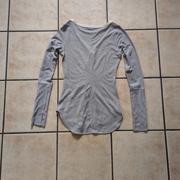 Lululemon Awesoma Henley - Picture 3 of 3